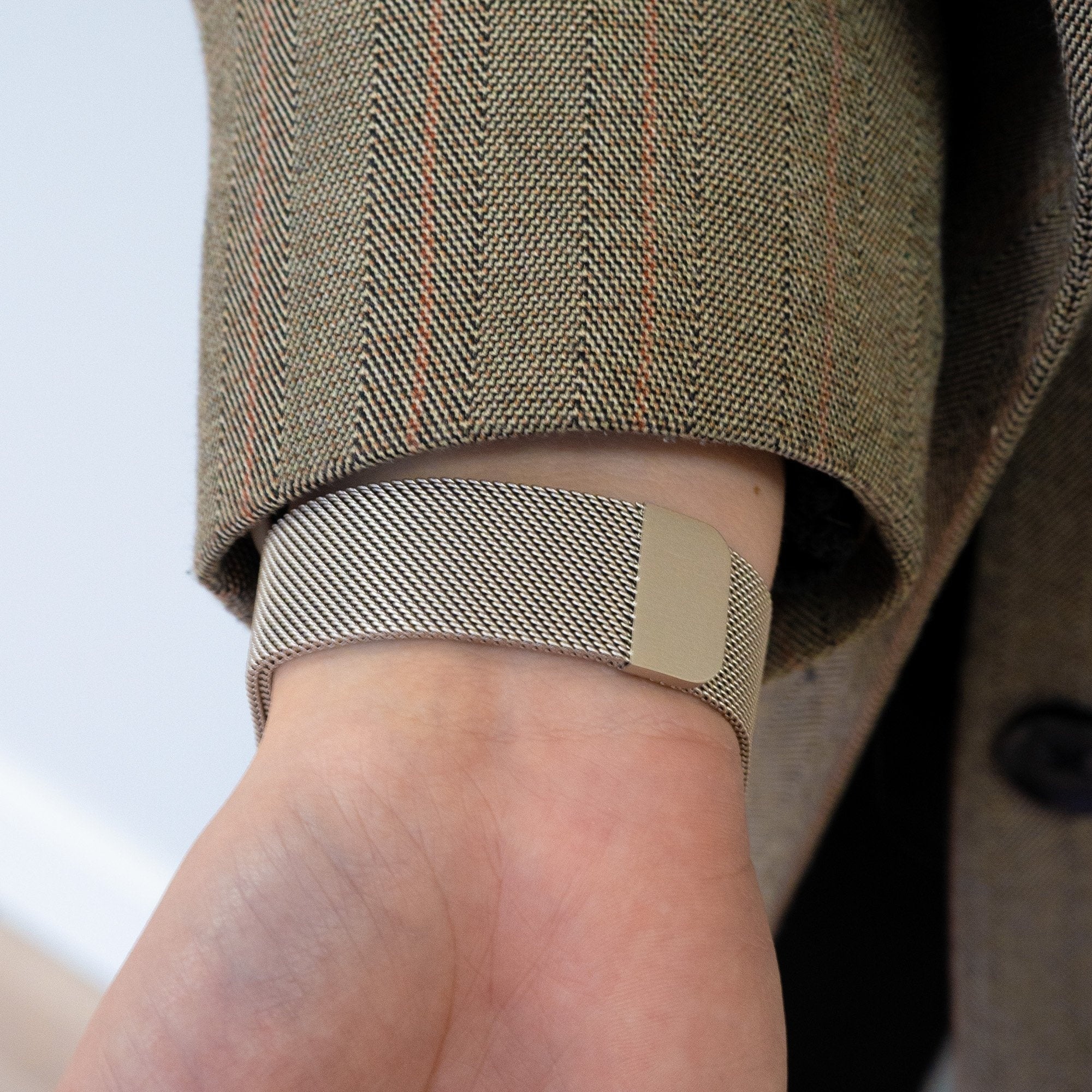 Milanese Strap 'One Push', champagne, lifestyle photo
