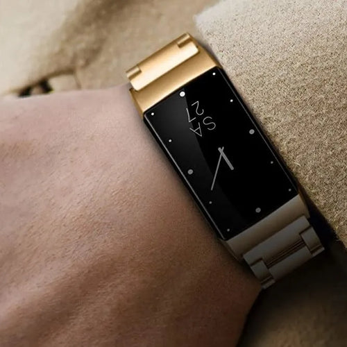 Steel Strap, gold, lifestyle photo