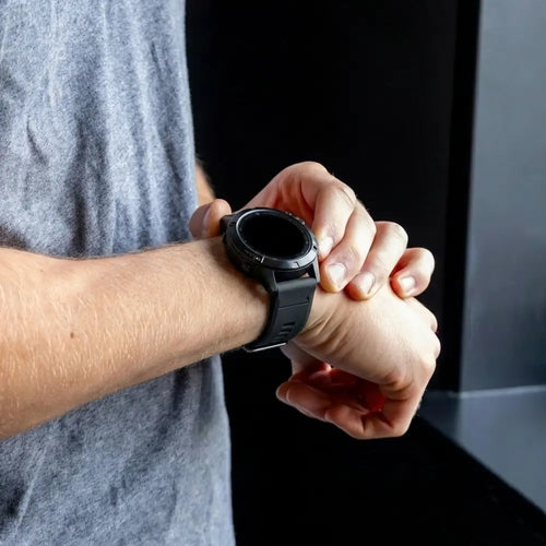 Garmin Fenix 5s-6s Classic Silicone Strap (Black)