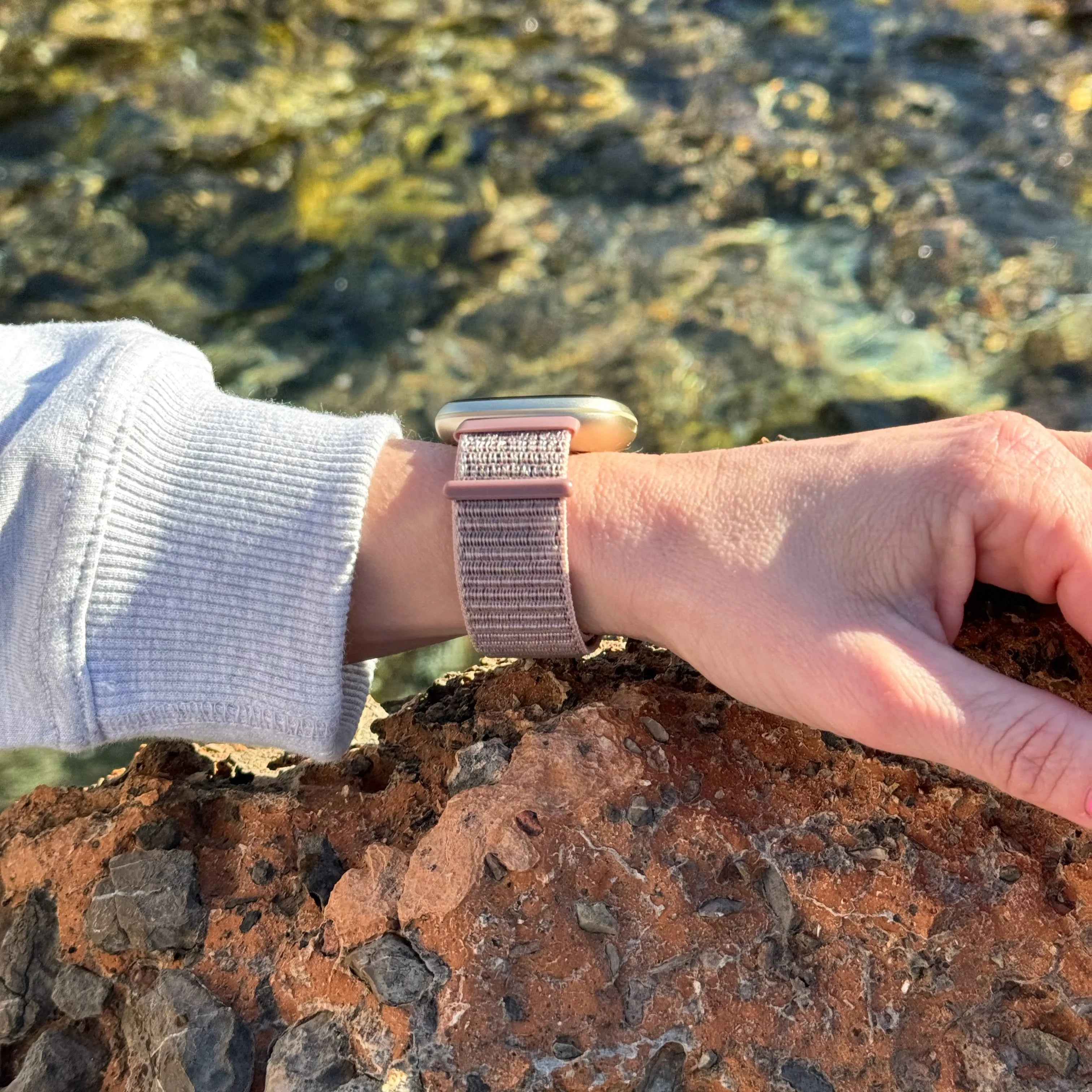 Correa nylon Fitbit Versa 3 (arena rosa)
