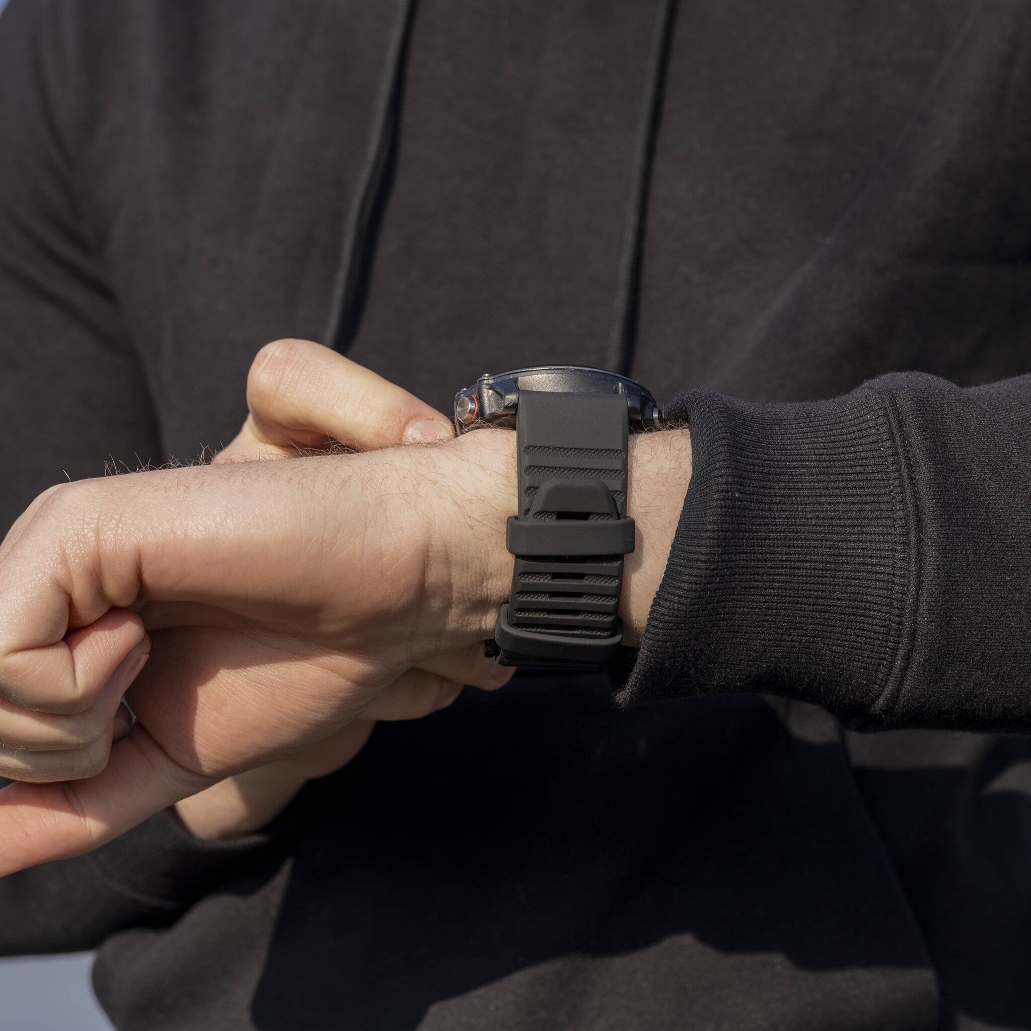 Bandz Garmin Descent MK1 Buckled Silicone Strap (Black)