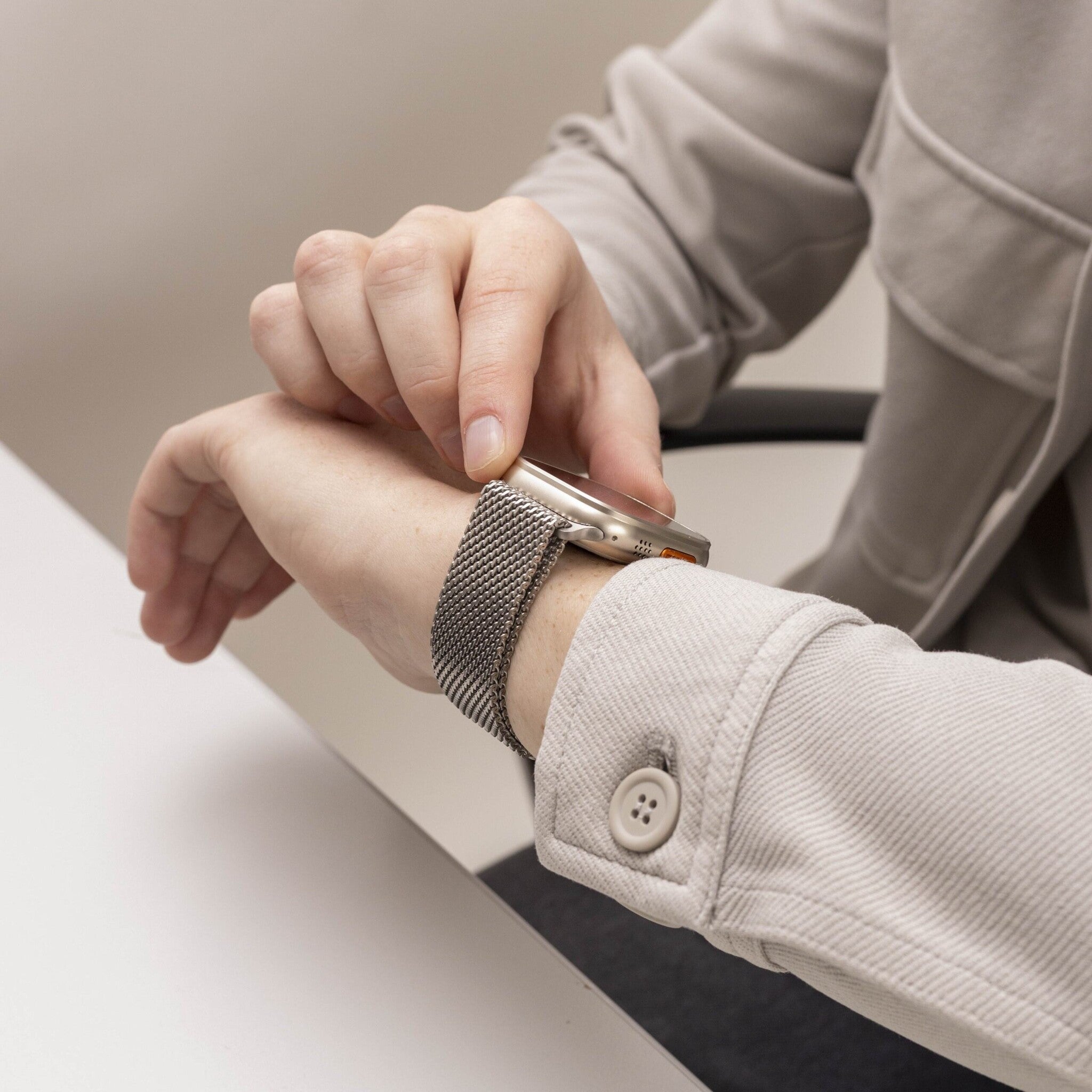 Correa Milanesa moderna Apple Watch (titanio)