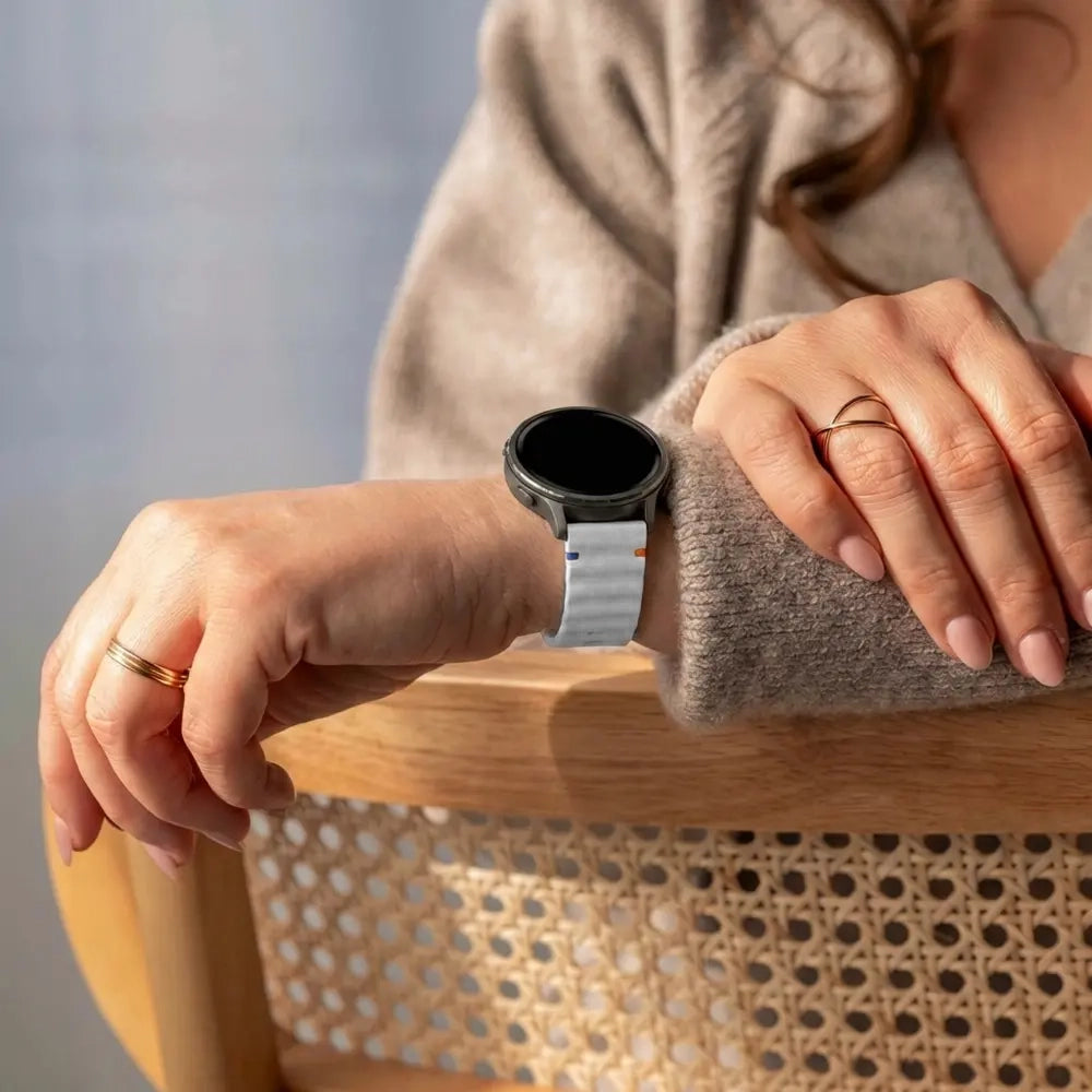 Bandz Garmin Forerunner 570 - 47mm Silicone Strap 'Wave' (Light Grey)