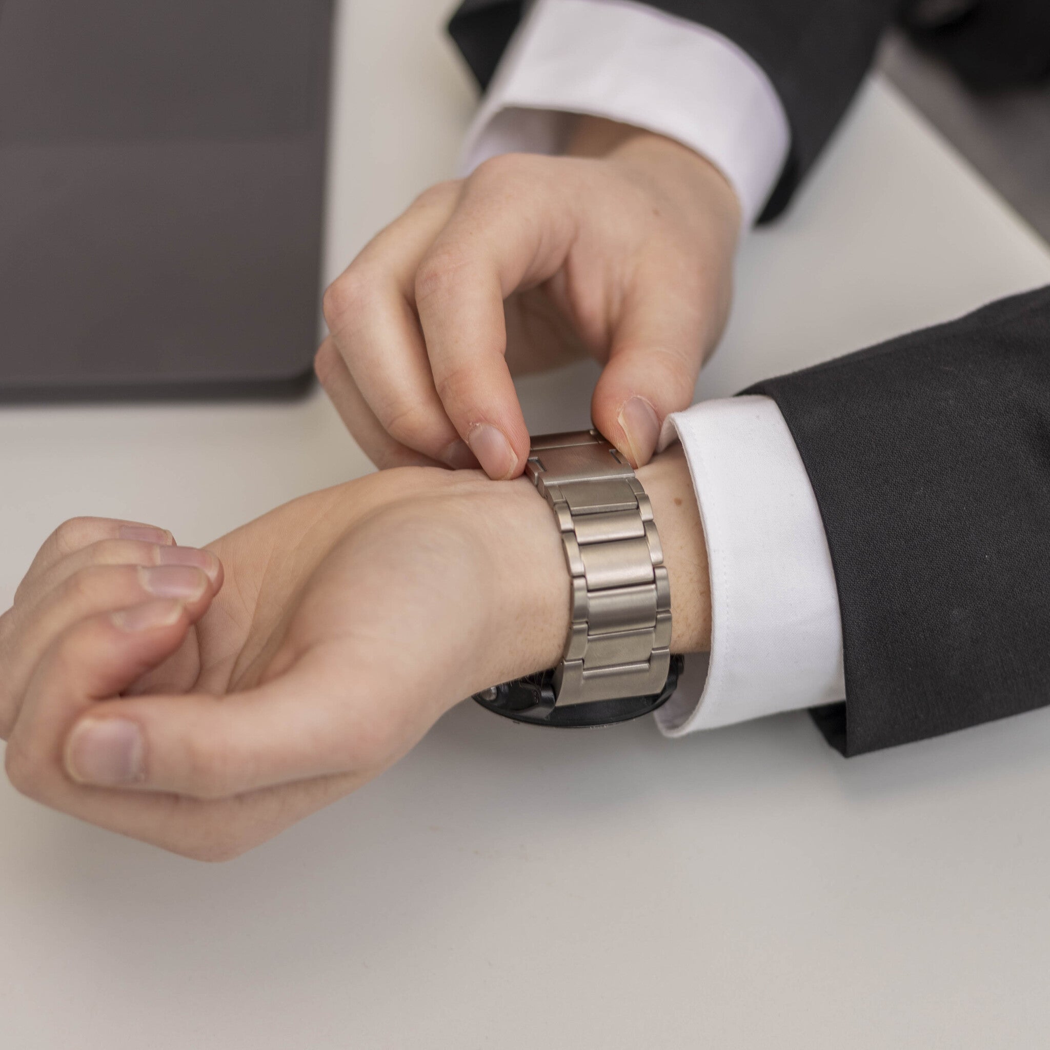 Correa titanio magnética Garmin Descent G1 (plateado)