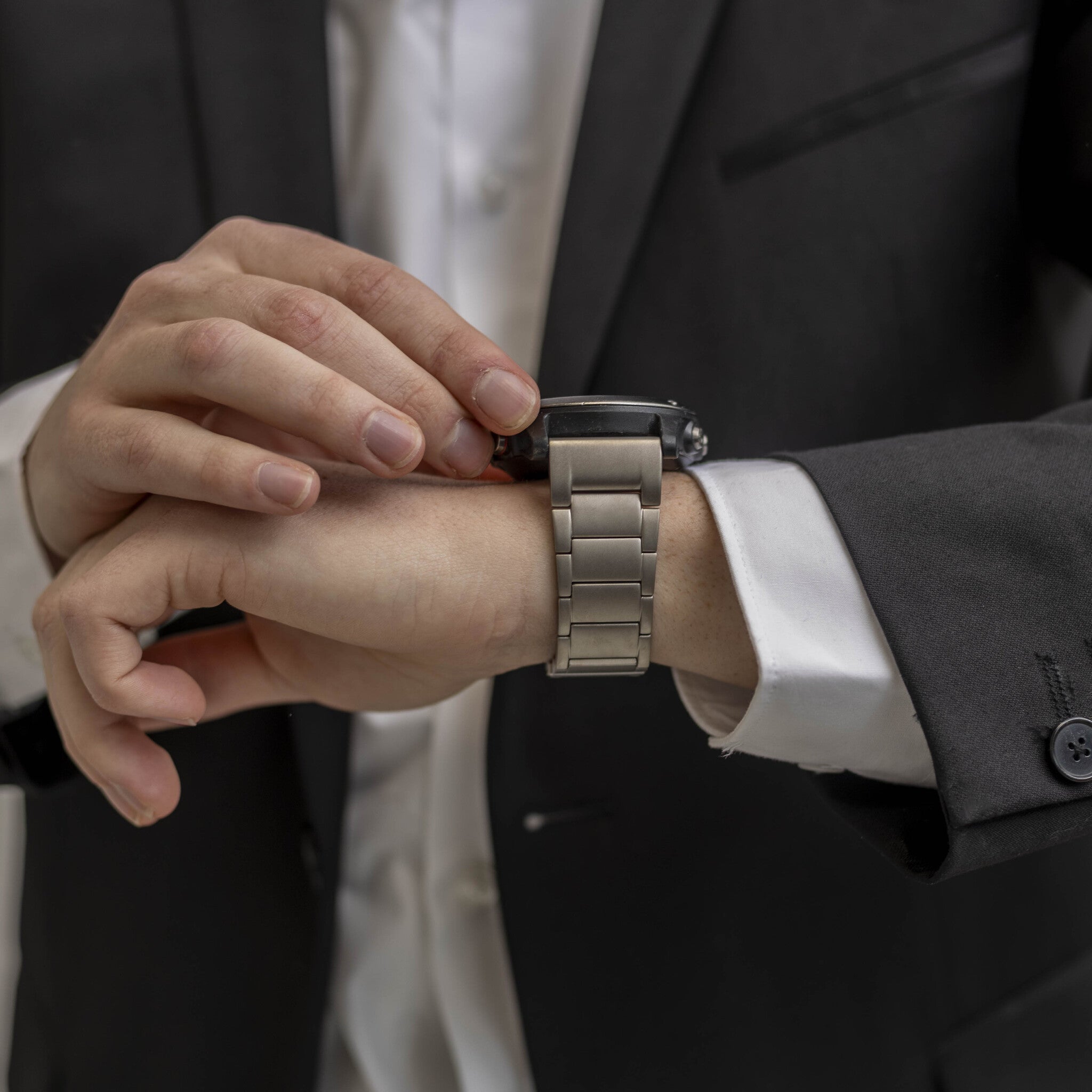 Correa magnética Premium Garmin Quatix 8 - 51mm (titanio)