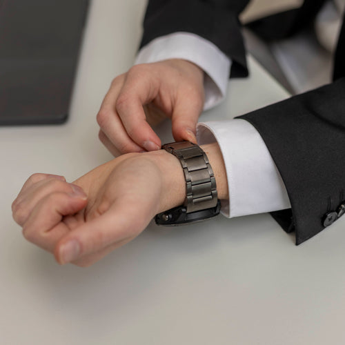 Garmin Fenix 8 - 51mm Magnetic Titanium Strap (Graphite)