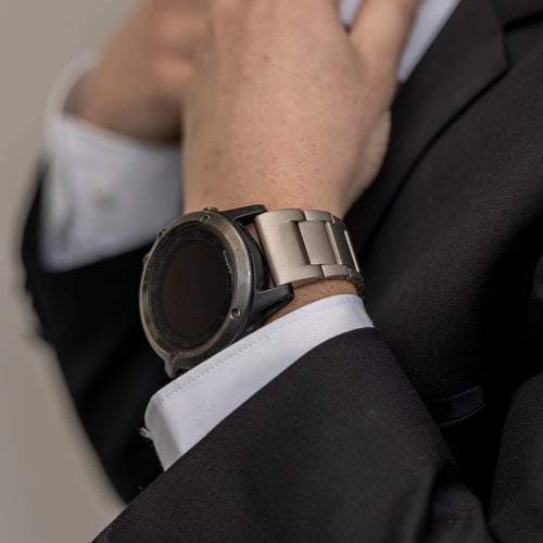 Garmin Fenix 8 - 51mm Magnetic Titanium Strap (Titanium)