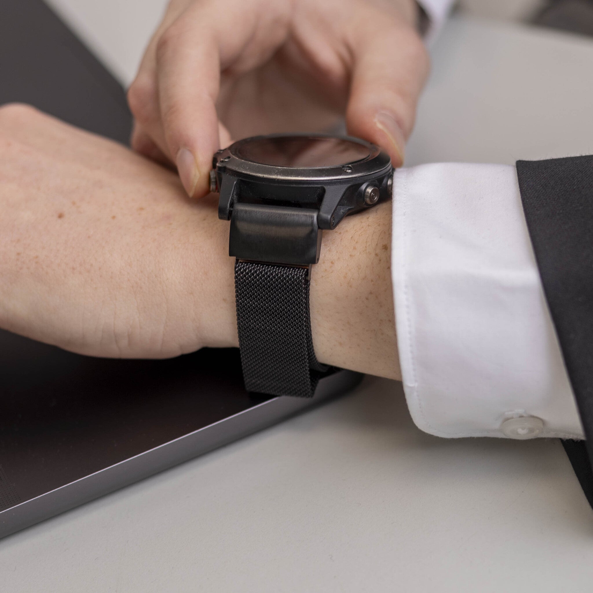 Garmin Descent MK1 Milanese Strap (Black)