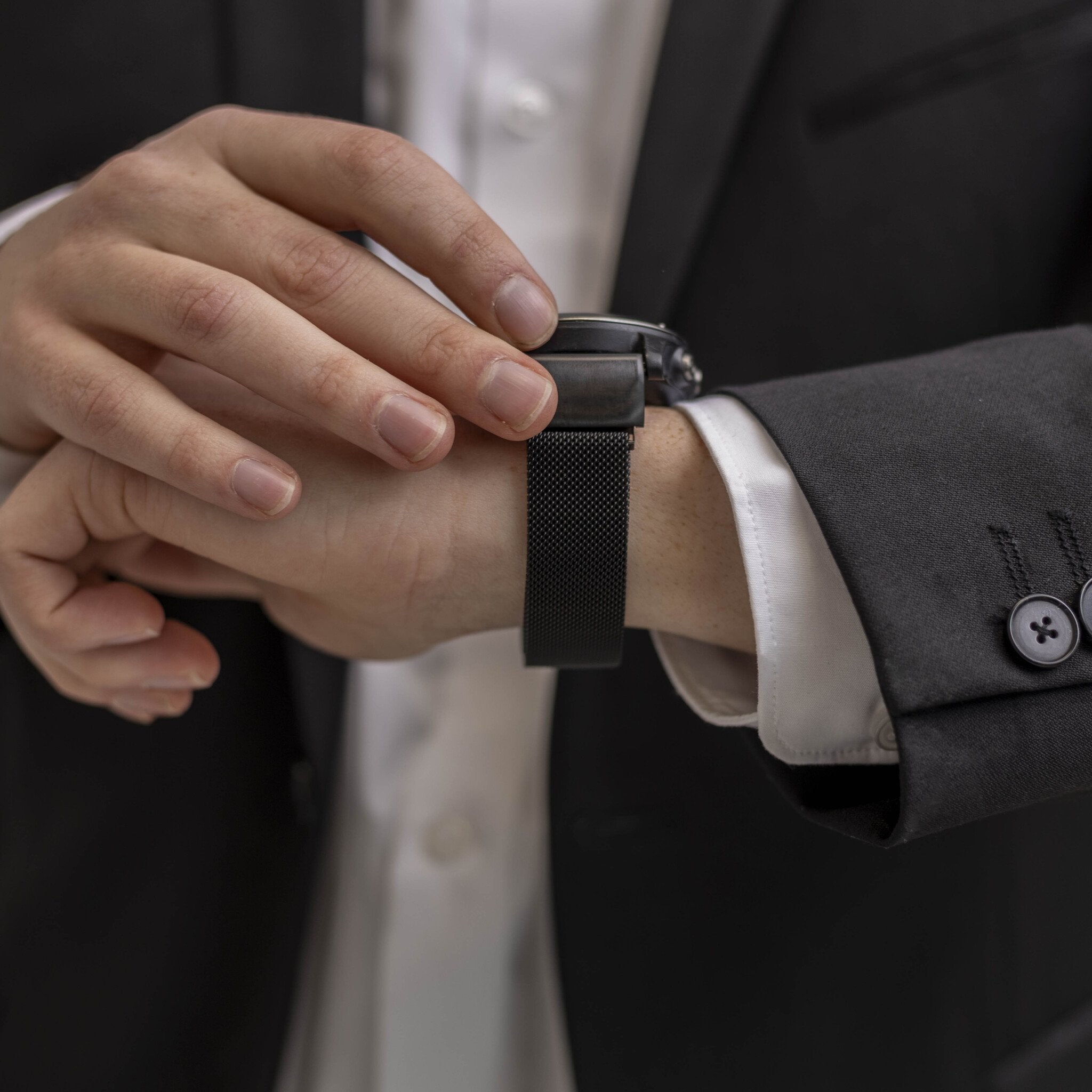 Garmin Approach S60 Milanese Strap (Black)