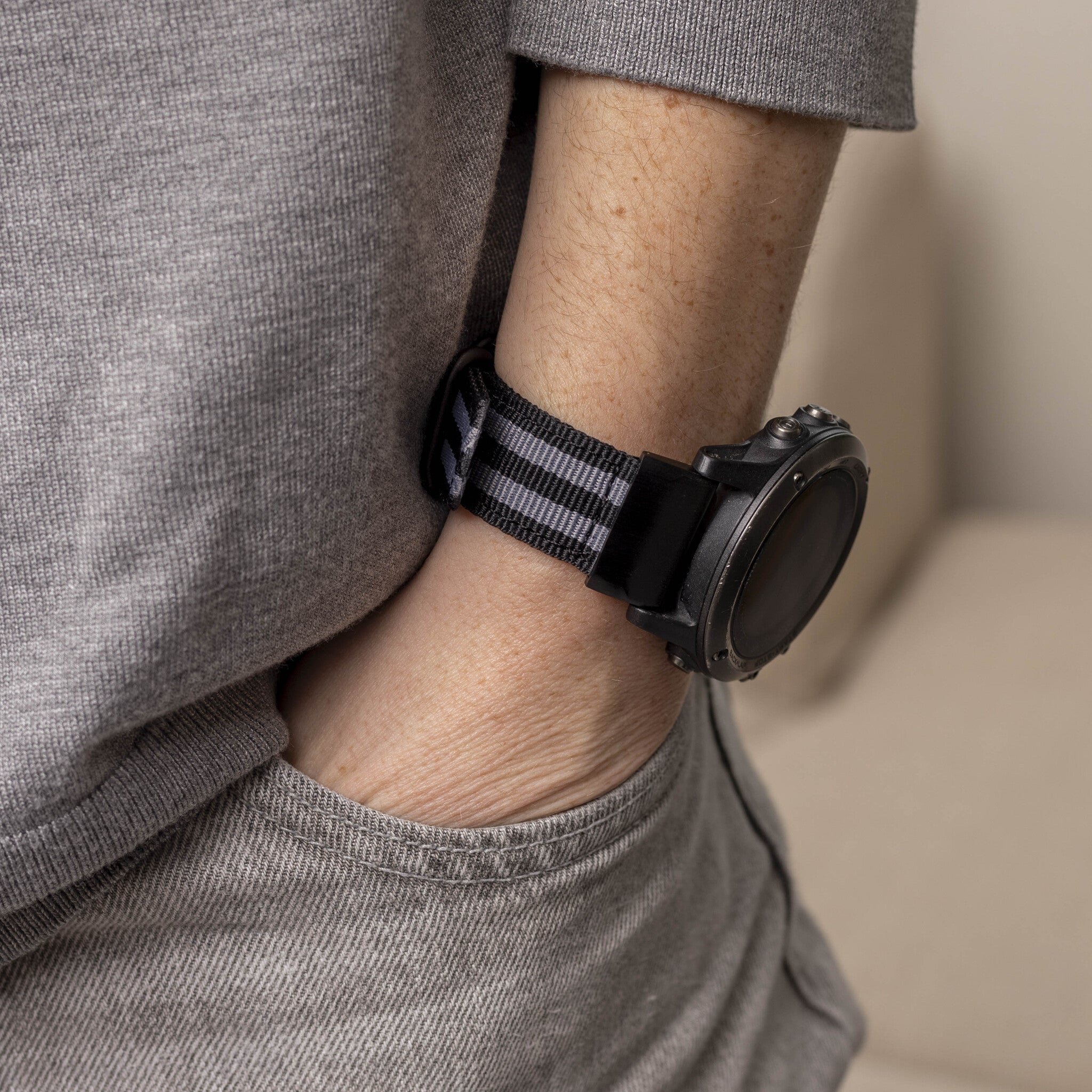 Correa nylon con hebilla Garmin Fenix 5x/6x (negro/gris)